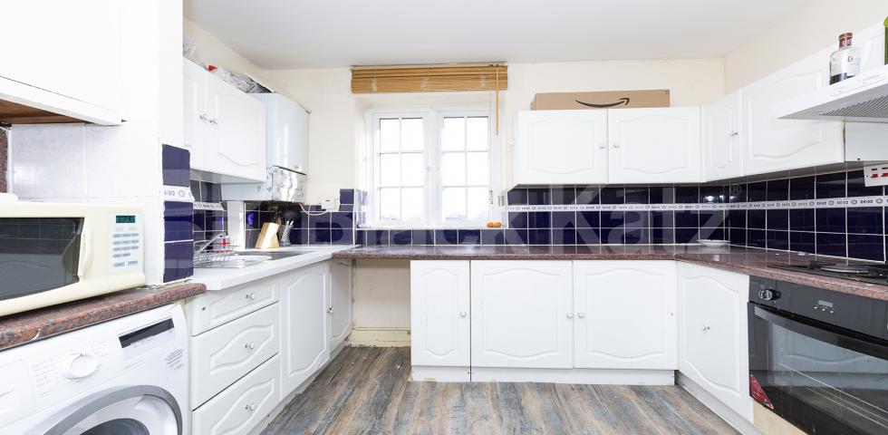 			4 BED PLUS LOUNGE, 4 Bedroom, 1 bath, 1 reception Apartment			 Windsor Street, ANGEL - ESSEX ROAD